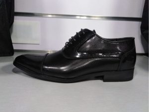 Zapato de vestir semiliso en negro