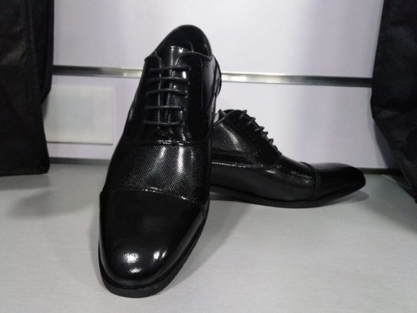 Zapato de vestir semiliso en negro