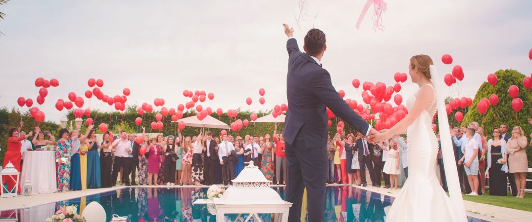 Cómo deben vestir los acompañantes e invitados de una boda civil - Conecta Moda Joven Granada