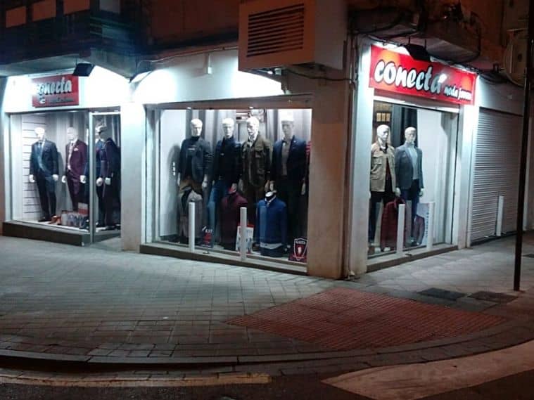 Conecta Moda Joven - Tienda de trajes y ropa de sport para hombre en Granada - Plaza de Toros