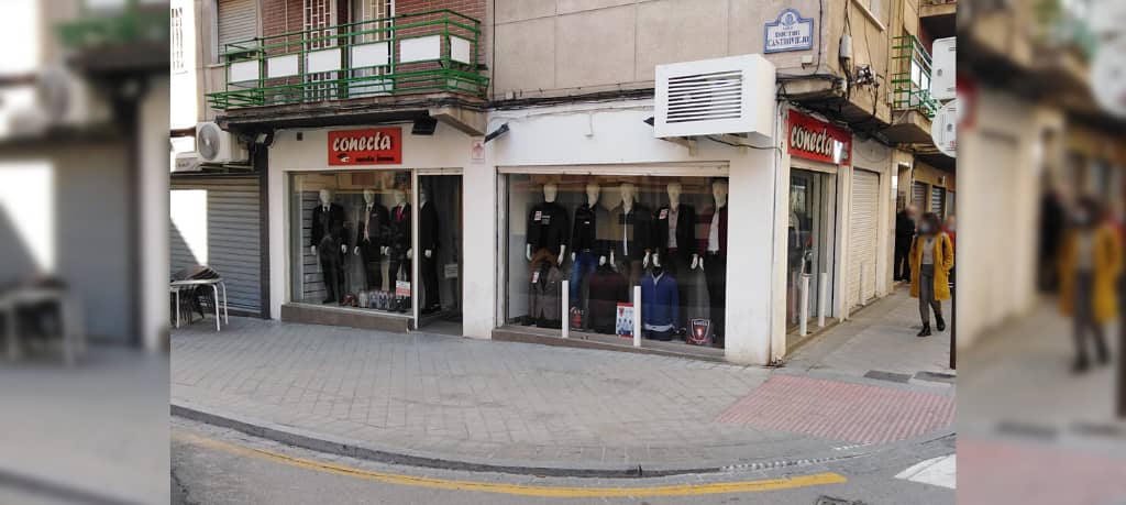 Conecta Moda Joven en Plaza de Toros de Granada - Tienda de trajes y ropa de sport