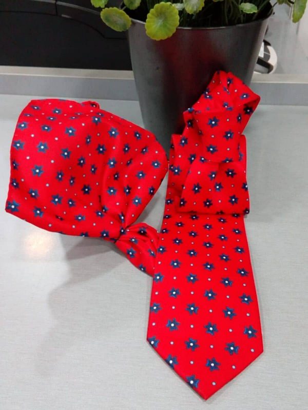 Corbata estampada roja con pañuelo - Conecta Moda Joven Tienda de ropa de caballero en Granada