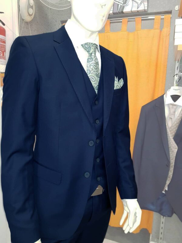 Traje azul marino liso con chaleco TRL40 - Conecta Moda Joven trajes para hombre en Granada