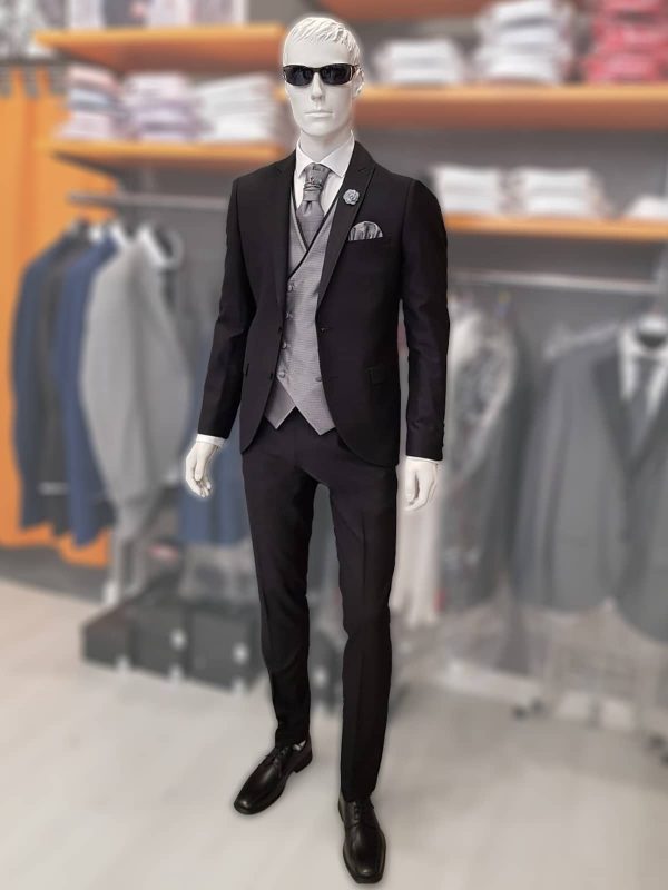 Traje de ceremonia negro para novios, padrinos y eventos - Tienda de trajes en Granada - Conecta Moda Joven