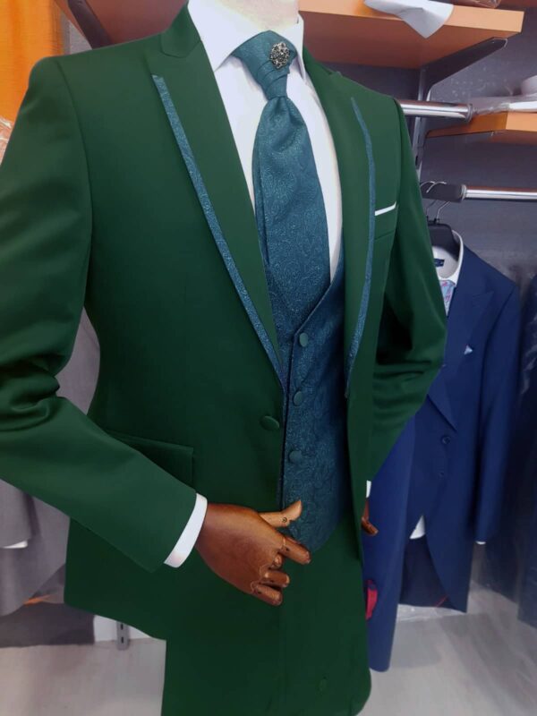 Traje de ceremonia verde solapa cachemir con chaleco TRC72 - Conecta Moda Joven trajes de hombre en Granada