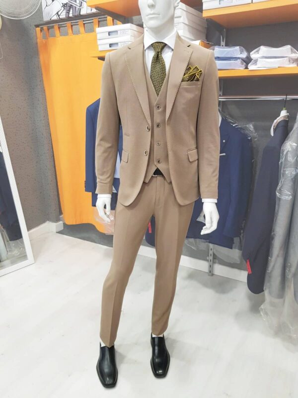 Traje de fiesta beige con chaleco TRF29 - Conecta Moda Joven trajes de hombre en Granada