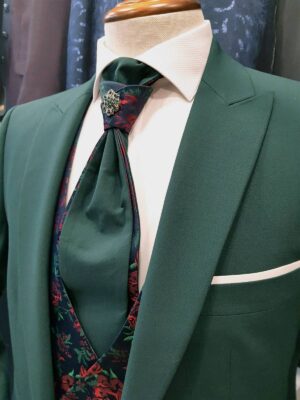 Traje levita corta verde con chaleco TRC76 - Conecta Moda Joven Trajes de Hombre en Granada