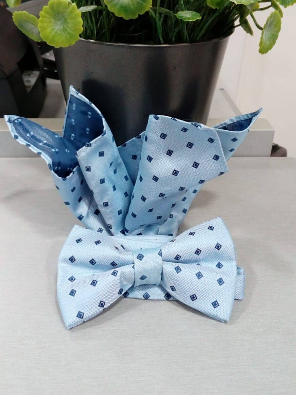 Pajarita azul con dibujo y pañuelo (COM-01) Conecta Moda