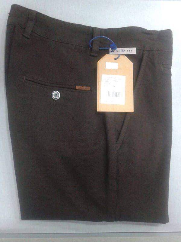 Pantalón chino de vestir marrón entallado slim fit Conecta Moda Joven Granada