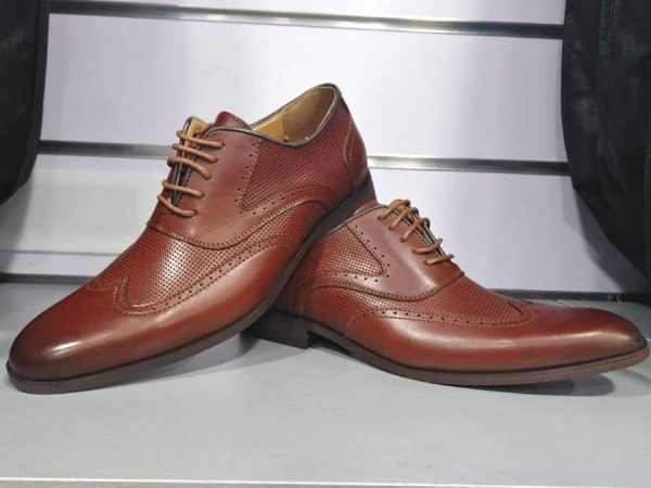Zapatos de piel marrón para traje Conecta Moda Joven Granada