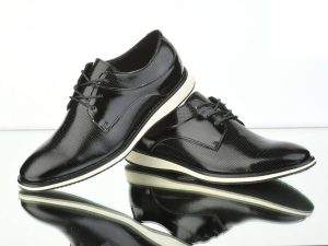 Zapatos negros de vestir con suela blanca Conecta Moda Joven